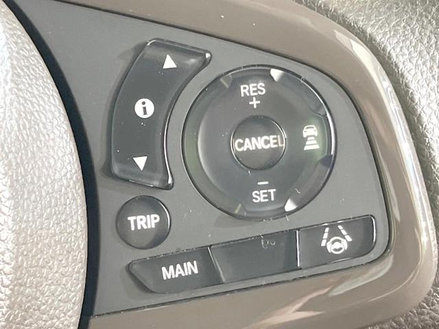 【アダプティブクルーズコントロール】高速道路での長距離走行が楽に！！自動で速度を保つクルーズコントロールが、衝突軽減システムと連携し、前方の車両を感知して車間を保つように速度調節してくれます！！