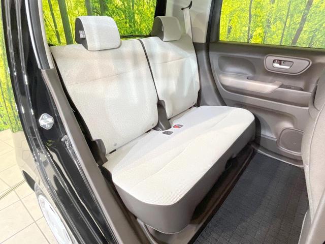 後部座席も気になるようなキズ・汚れやへたり等、大きなダメージはなく、良好な状態です。