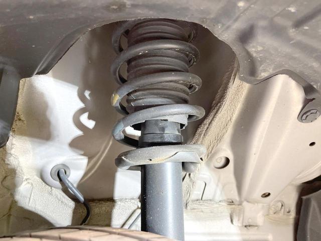 パッソ Ｘ　クツロギ　禁煙車　純正ＳＤナビ　バックカメラ　Ｂｌｕｅｔｏｏｔｈ　ＣＤ　ＤＶＤ再生　地デジ　衝突安全ボディ　電動格納ミラー　トラクションコントロール（20枚目）