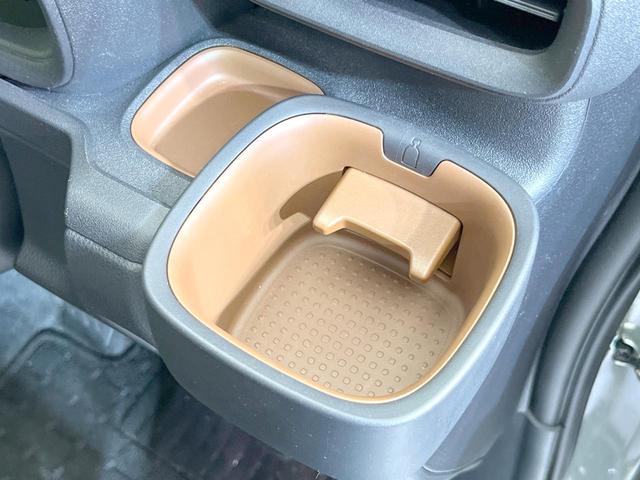 シエンタ ハイブリッドZ 禁煙車 全周囲カメラ 純正10.5型ナビ 衝突被害軽減システム レーダークルーズ コーナーセンサー スマートキー LEDヘッド ETC2.0 オートライト オートエアコン Bluetooth フルセグ(54枚目)