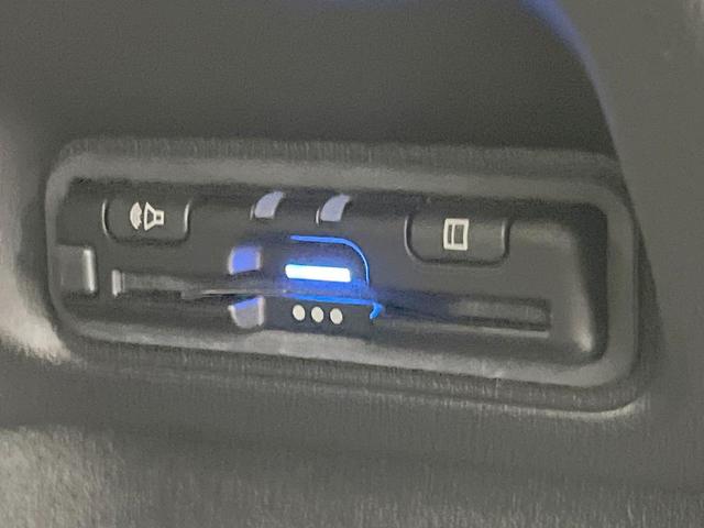 Ｎ－ＢＯＸカスタム ベースグレード　禁煙車　電動スライドドア　バックカメラ　衝突被害軽減システム　レーダークルーズ　コーナーセンサー　スマートキー　ＬＥＤヘッド　オートハイビーム　車線逸脱警報　オートライト　オートエアコン（5枚目）