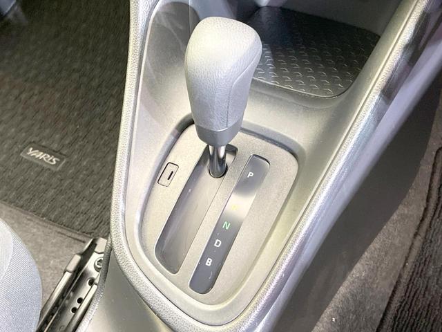 ヤリス ハイブリッドX 禁煙車 純正ディスプレイオーディオ バックカメラ 衝突被害軽減システム レーダークルーズ コーナーセンサー スマートキー ビルトインETC オートライト オートエアコン Bluetooth(23枚目)