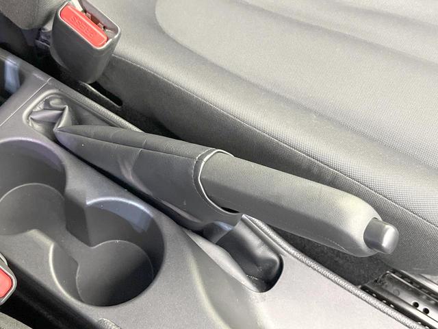 ヤリス ハイブリッドX 禁煙車 純正ディスプレイオーディオ バックカメラ 衝突被害軽減システム レーダークルーズ コーナーセンサー スマートキー ビルトインETC オートライト オートエアコン Bluetooth(24枚目)