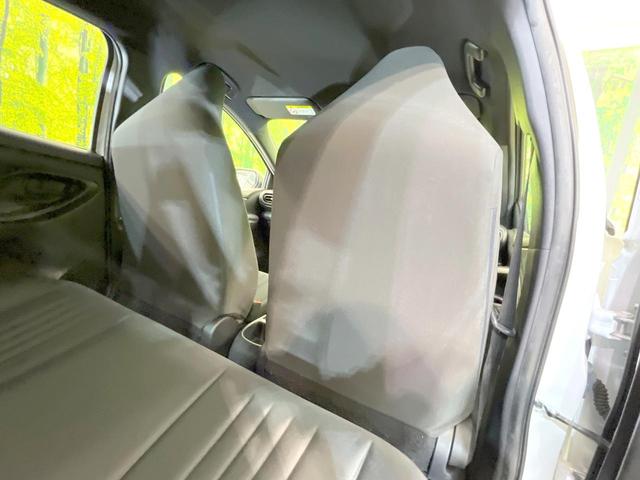 ヤリス ハイブリッドX 禁煙車 純正ディスプレイオーディオ バックカメラ 衝突被害軽減システム レーダークルーズ コーナーセンサー スマートキー ビルトインETC オートライト オートエアコン Bluetooth(33枚目)