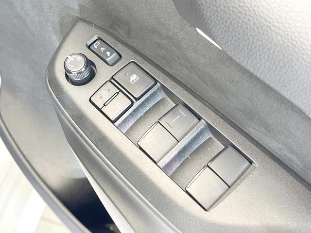 ヤリス ハイブリッドX 禁煙車 純正ディスプレイオーディオ バックカメラ 衝突被害軽減システム レーダークルーズ コーナーセンサー スマートキー ビルトインETC オートライト オートエアコン Bluetooth(36枚目)