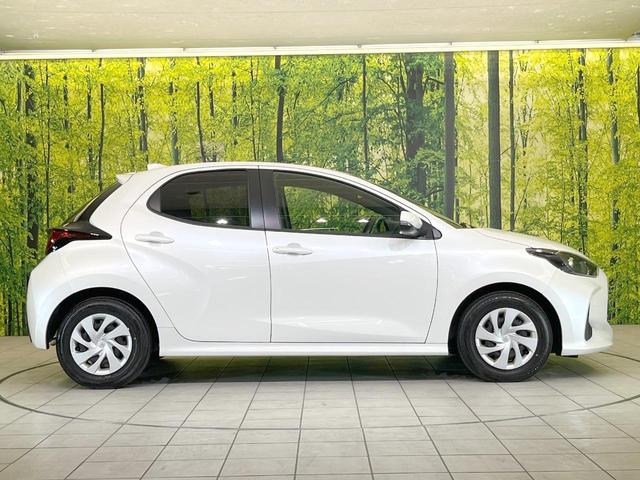 ヤリス ハイブリッドX 禁煙車 純正ディスプレイオーディオ バックカメラ 衝突被害軽減システム レーダークルーズ コーナーセンサー スマートキー ビルトインETC オートライト オートエアコン Bluetooth(51枚目)