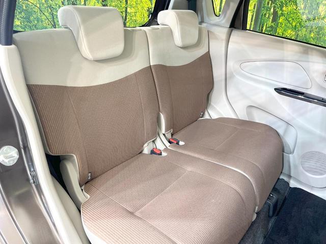 後部座席も気になるようなキズ・汚れやへたり等、大きなダメージはなく、良好な状態です。