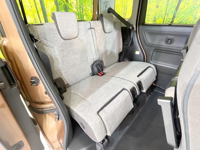 広々とした２列目シートは居住性が高く、居心地も快適！友達や家族とのお出かけにぴったりです。ベビーシートやチャイルドシート使用時も快適にお過ごしいただける十分な空間を確保しています。