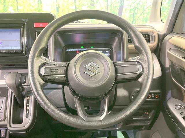 インテリアに合わせたデザインのステアリングは、運転される方のことも考え、運転しやすい形状、大きさです。是非一度、実際に触ってお確かめください。