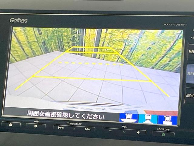 フリードハイブリッド ハイブリッド・Ｇホンダセンシング　両側電動ドア　バックカメラ　衝突被害軽減システム　レーダークルーズ　禁煙車　ハーフレザーシート　ＬＥＤヘッド　ビルトインＥＴＣ　純正１５インチアルミ　車線逸脱警報　オートライト　オートエアコン（4枚目）