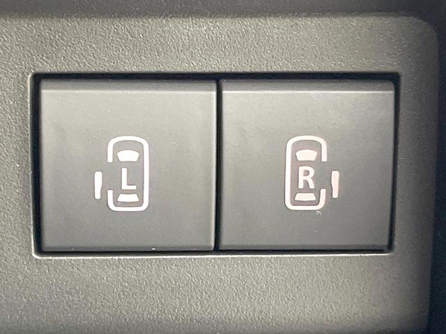 【両側パワースライドドア】スマートキーや運転席のスイッチで後席両側スライドドアの開閉が可能♪電動だから力を入れてドアを開ける必要が無く、小さなお子様でも簡単に開け閉めでき快適です♪