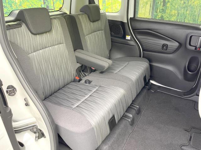 後部座席も気になるようなキズ・汚れやへたり等、大きなダメージはなく、良好な状態です。
