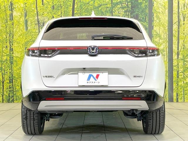 ヴェゼル ｅ：ＨＥＶ　Ｚ　純正９型ナビ　バックカメラ　衝突被害軽減システム　禁煙車　電動リアゲート　ハーフレザーシート　コーナーセンサー　ＬＥＤヘッド　ビルトインＥＴＣ　純正１８インチアルミ　車線逸脱警報　オートライト（15枚目）