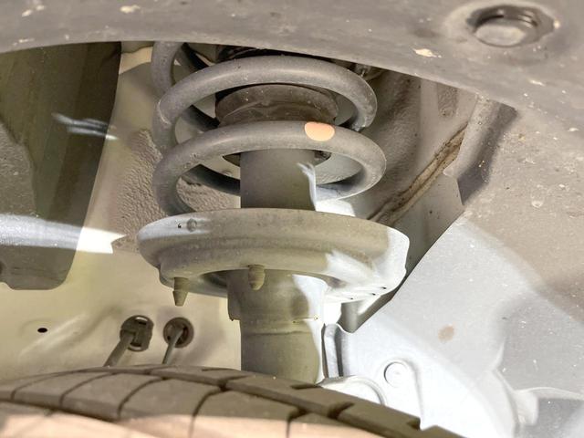 ヴェゼル ｅ：ＨＥＶ　Ｚ　純正９型ナビ　バックカメラ　衝突被害軽減システム　禁煙車　電動リアゲート　ハーフレザーシート　コーナーセンサー　ＬＥＤヘッド　ビルトインＥＴＣ　純正１８インチアルミ　車線逸脱警報　オートライト（35枚目）