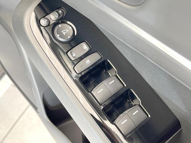 ヴェゼル ｅ：ＨＥＶ　Ｚ　純正９型ナビ　バックカメラ　衝突被害軽減システム　禁煙車　電動リアゲート　ハーフレザーシート　コーナーセンサー　ＬＥＤヘッド　ビルトインＥＴＣ　純正１８インチアルミ　車線逸脱警報　オートライト（44枚目）