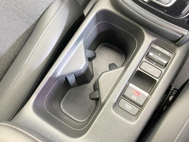 ヴェゼル ｅ：ＨＥＶ　Ｚ　純正９型ナビ　バックカメラ　衝突被害軽減システム　禁煙車　電動リアゲート　ハーフレザーシート　コーナーセンサー　ＬＥＤヘッド　ビルトインＥＴＣ　純正１８インチアルミ　車線逸脱警報　オートライト（60枚目）