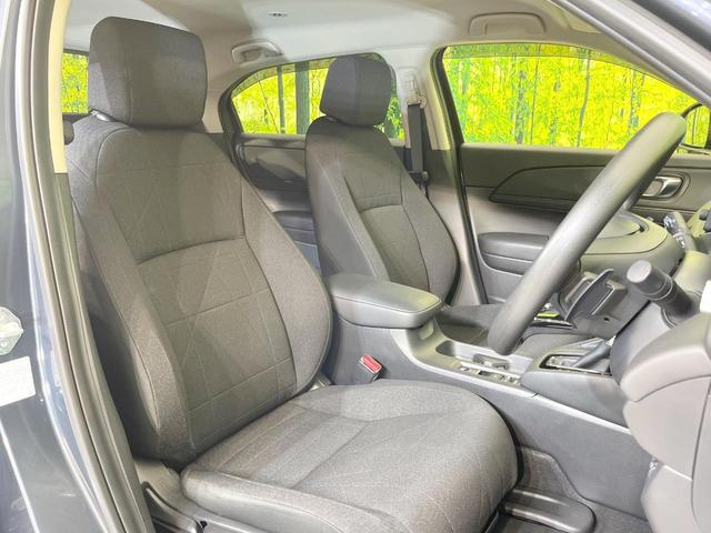 ヴェゼル ｅ：ＨＥＶ　Ｘ　禁煙車　純正９インチナビ　バックモニター　ＥＴＣ　ドライブレコーダー　レーダークルーズコントロール　ＬＥＤヘッド　クリアランスソナー　レーンアシスト　衝突被害軽減システム　オートエアコン　オートライト（8枚目）