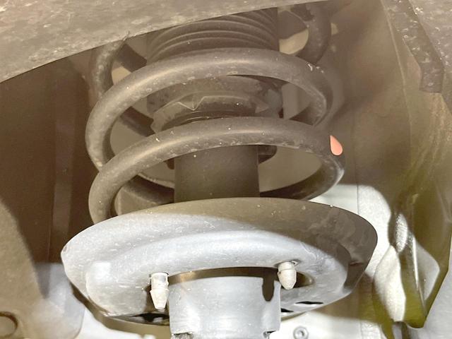 ヴェゼル ｅ：ＨＥＶ　Ｘ　禁煙車　純正９インチナビ　バックモニター　ＥＴＣ　ドライブレコーダー　レーダークルーズコントロール　ＬＥＤヘッド　クリアランスソナー　レーンアシスト　衝突被害軽減システム　オートエアコン　オートライト（20枚目）