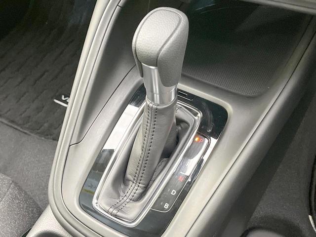 ヴェゼル ｅ：ＨＥＶ　Ｘ　禁煙車　純正９インチナビ　バックモニター　ＥＴＣ　ドライブレコーダー　レーダークルーズコントロール　ＬＥＤヘッド　クリアランスソナー　レーンアシスト　衝突被害軽減システム　オートエアコン　オートライト（21枚目）