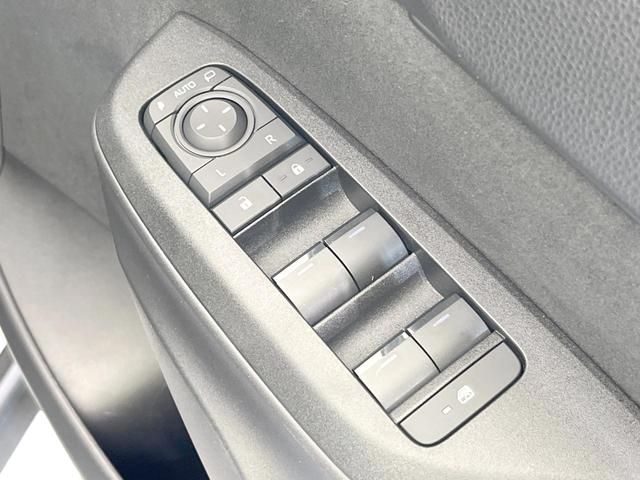 ヤリスクロス X 禁煙車 SDナビ バックカメラ プリクラッシュセーフティ レーダークルーズ ドラレコ コーナーセンサー スマートキー ETC オートハイビーム 車線逸脱警報 オートライト Bluetooth(41枚目)