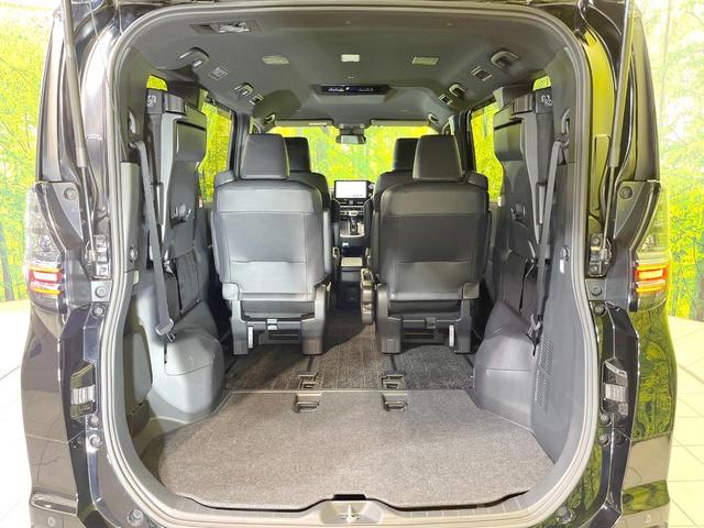 ヴォクシー ハイブリッドＳ－Ｚ　両側電動ドア　バックカメラ　衝突被害軽減システム　レーダークルーズ　禁煙車　ハーフレザーシート　コーナーセンサー　スマートキー　ＥＴＣ２．０　純正１７インチアルミ　オートハイビーム（11枚目）