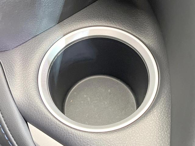 ヴォクシー ハイブリッドＳ－Ｚ　両側電動ドア　バックカメラ　衝突被害軽減システム　レーダークルーズ　禁煙車　ハーフレザーシート　コーナーセンサー　スマートキー　ＥＴＣ２．０　純正１７インチアルミ　オートハイビーム（45枚目）