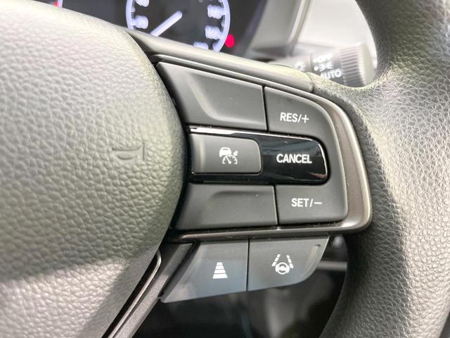 ＷＲ－Ｖ Ｘ　登録済未使用車　衝突被害軽減システム　コーナーセンサー　スマートキー　ＬＥＤヘッド　車線逸脱警報　オートライト　オートエアコン　パドルシフト（3枚目）