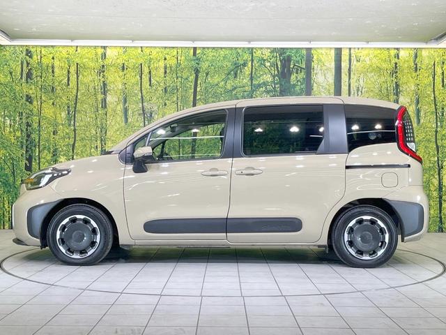 シエンタ ハイブリッドＺ　両側電動ドア　全周囲カメラ　衝突被害軽減システム　レーダークルーズ　禁煙車　コーナーセンサー　スマートキー　ＬＥＤヘッド　車線逸脱警報　オートライト　オートエアコン　Ｂｌｕｅｔｏｏｔｈ　フルセグ（29枚目）