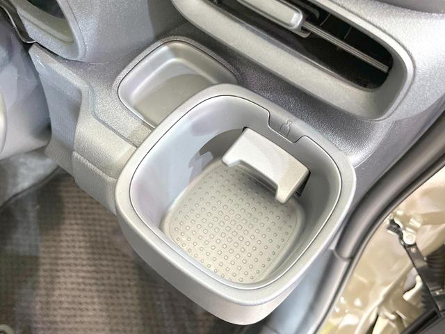 シエンタ ハイブリッドＺ　両側電動ドア　全周囲カメラ　衝突被害軽減システム　レーダークルーズ　禁煙車　コーナーセンサー　スマートキー　ＬＥＤヘッド　車線逸脱警報　オートライト　オートエアコン　Ｂｌｕｅｔｏｏｔｈ　フルセグ（44枚目）