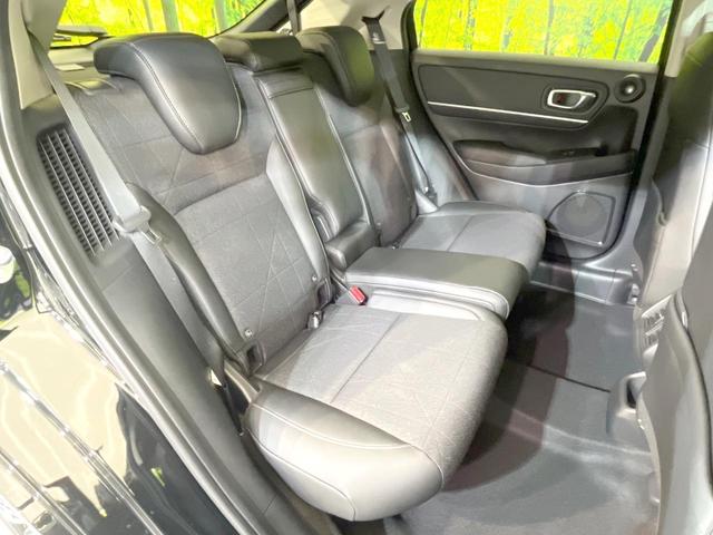 ヴェゼル ｅ：ＨＥＶ　Ｚ　登録済未使用車　全周囲カメラ　ホンダセンシング　電動リアゲート　ハーフレザーシート　コーナーセンサー　スマートキー　ＬＥＤヘッド　ＥＴＣ２．０　純正１８インチアルミ　オートハイビーム（9枚目）