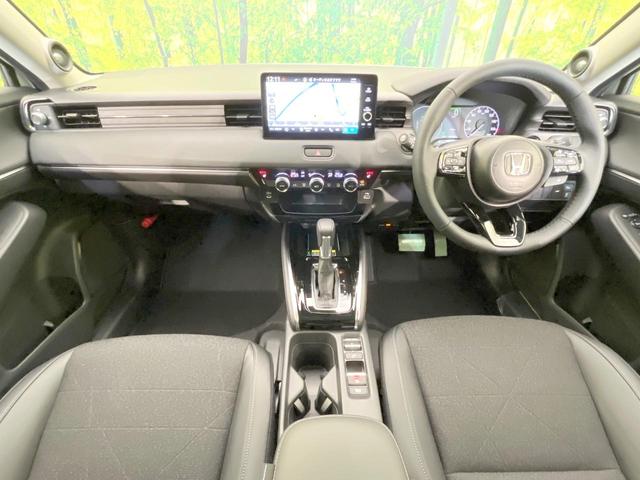 ヴェゼル ｅ：ＨＥＶ　Ｚ　登録済未使用車　全周囲カメラ　衝突被害軽減システム　電動リアゲート　ハーフレザーシート　スマートキー　ＬＥＤヘッド　ビルトインＥＴＣ　純正１８インチアルミ　オートハイビーム　車線逸脱警報（2枚目）