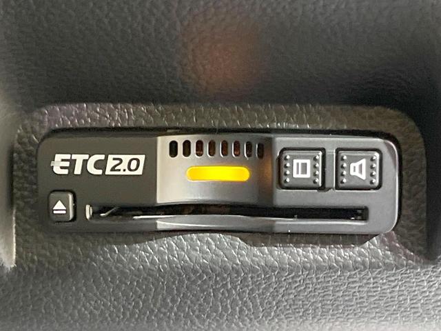 ヴェゼル ｅ：ＨＥＶ　Ｚ　登録済未使用車　全周囲カメラ　衝突被害軽減システム　電動リアゲート　ハーフレザーシート　スマートキー　ＬＥＤヘッド　ビルトインＥＴＣ　純正１８インチアルミ　オートハイビーム　車線逸脱警報（7枚目）