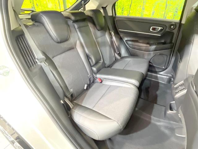 ヴェゼル ｅ：ＨＥＶ　Ｚ　登録済未使用車　全周囲カメラ　衝突被害軽減システム　電動リアゲート　ハーフレザーシート　スマートキー　ＬＥＤヘッド　ビルトインＥＴＣ　純正１８インチアルミ　オートハイビーム　車線逸脱警報（9枚目）