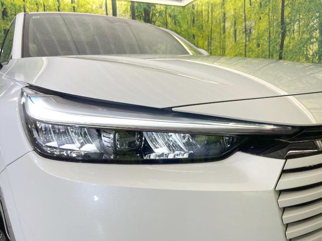 ヴェゼル ｅ：ＨＥＶ　Ｚ　登録済未使用車　全周囲カメラ　衝突被害軽減システム　電動リアゲート　ハーフレザーシート　スマートキー　ＬＥＤヘッド　ビルトインＥＴＣ　純正１８インチアルミ　オートハイビーム　車線逸脱警報（12枚目）