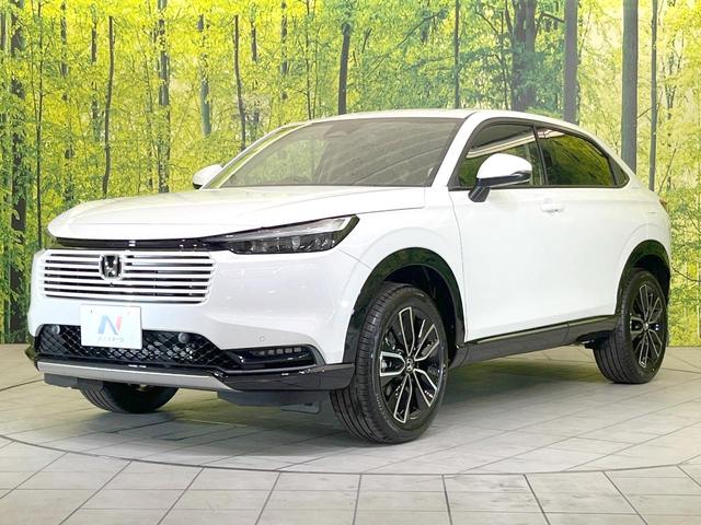 ヴェゼル ｅ：ＨＥＶ　Ｚ　登録済未使用車　全周囲カメラ　衝突被害軽減システム　電動リアゲート　ハーフレザーシート　スマートキー　ＬＥＤヘッド　ビルトインＥＴＣ　純正１８インチアルミ　オートハイビーム　車線逸脱警報（16枚目）