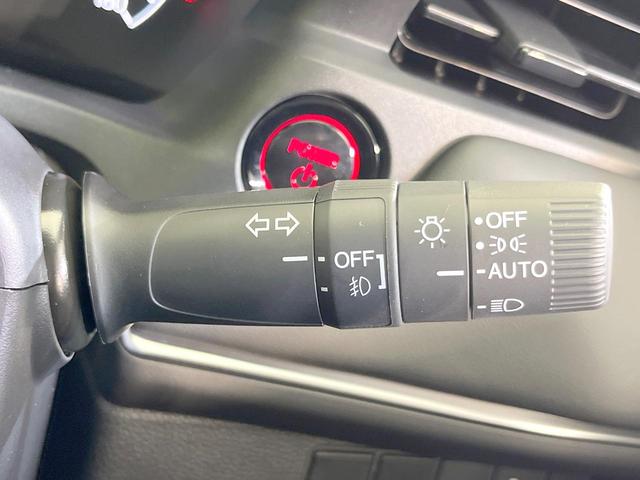 ヴェゼル ｅ：ＨＥＶ　Ｚ　登録済未使用車　全周囲カメラ　衝突被害軽減システム　電動リアゲート　ハーフレザーシート　スマートキー　ＬＥＤヘッド　ビルトインＥＴＣ　純正１８インチアルミ　オートハイビーム　車線逸脱警報（48枚目）