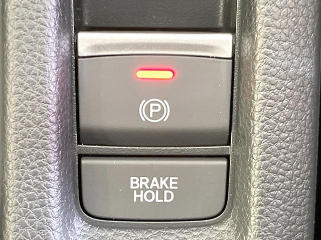 ヴェゼル ｅ：ＨＥＶ　Ｚ　登録済未使用車　全周囲カメラ　衝突被害軽減システム　電動リアゲート　ハーフレザーシート　スマートキー　ＬＥＤヘッド　ビルトインＥＴＣ　純正１８インチアルミ　オートハイビーム　車線逸脱警報（53枚目）