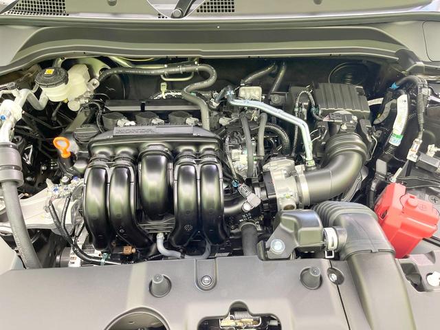 ヴェゼル Ｇ　４ＷＤ　登録済未使用車　寒冷地仕様　ホンダセンシング　コーナーセンサー　スマートキー　ＬＥＤヘッド　純正１６インチアルミ　オートハイビーム　車線逸脱警報　オートライト　オートエアコン（18枚目）