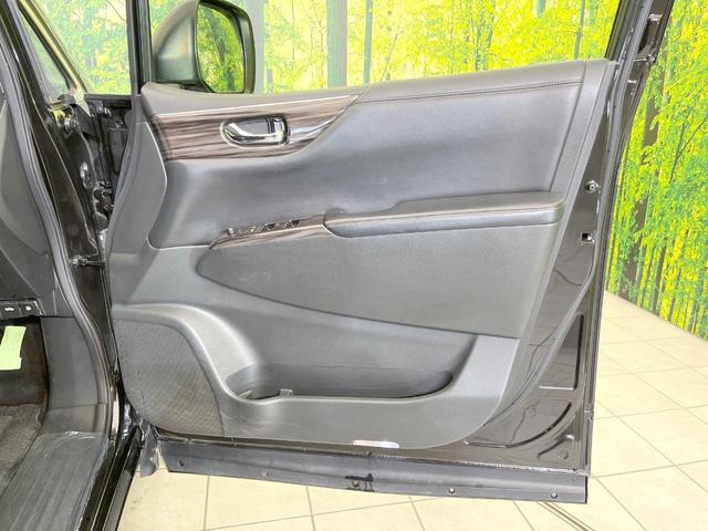 エルグランド 250ハイウェイスター 両側電動 純正8型ナビ フリップダウンモニター バックカメラ 禁煙車 スマートキー HIDヘッド ビルトインETC クルコン 純正18インチアルミ オートライト デュアルエアコン リアエアコン(41枚目)