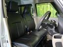 運転席シート廻りは使用感も少なく、良好な状態となっています。前オーナー様が丁寧に使っていたことがよくわかりますね。