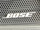 【BOSEサウンドシステム】メーカーオプションの高品位サウンドシステムを搭載。専用のチューニングが施された大小様々なスピーカーから良質なサウンドが奏でられ、臨場感あふれる音響空間を演出します。