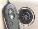 【キーレス】少し離れた場所からでもボタン一つでドアの開錠・施錠ができるのでとっても便利!ドアの鍵穴周りに傷をつけることもありません♪