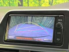 【バックカメラ】駐車時に後方がリアルタイム映像で確認できます。大型商業施設や立体駐車場での駐車時や、夜間のバック時に大活躍！運転スキルに関わらず、今や必須となった装備のひとつです！ 5