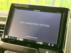 【大画面ナビ】人気の大型８インチナビを装備。存在感のある大画面はインパクト大！ナビ利用時のマップ表示は見やすく、テレビやＤＶＤは臨場感がアップ！いつものドライブがグッと楽しくなります♪ 4