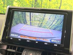 【バックカメラ】駐車時に後方がリアルタイム映像で確認できます。大型商業施設や立体駐車場での駐車時や、夜間のバック時に大活躍！運転スキルに関わらず、今や必須となった装備のひとつです！ 5