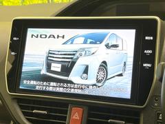 【純正１０型ナビ】人気の純正ナビを装備。オーディオ機能も充実しており、Ｂｌｕｅｔｏｏｔｈ接続すればお持ちのスマホやＭＰ３プレイヤーの音楽を再生可能！毎日の運転がさらに楽しくなります！！ 3