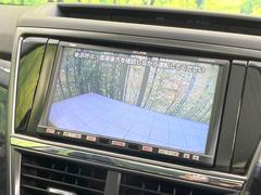 【バックカメラ】駐車時に後方がリアルタイム映像で確認できます。大型商業施設や立体駐車場での駐車時や、夜間のバック時に大活躍！運転スキルに関わらず、今や必須となった装備のひとつです！ 5