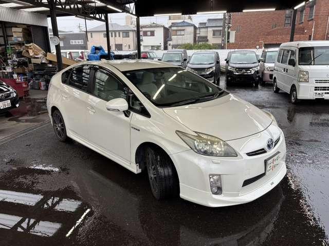 プリウス Ｓツーリングセレクション　禁煙　ナビＴＶ　Ｂカメラ　ＥＴＣ　スマキ―　エアロ（3枚目）