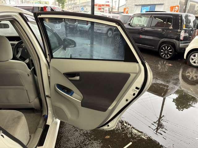 プリウス Ｓツーリングセレクション　禁煙　ナビＴＶ　Ｂカメラ　ＥＴＣ　スマキ―　エアロ（16枚目）