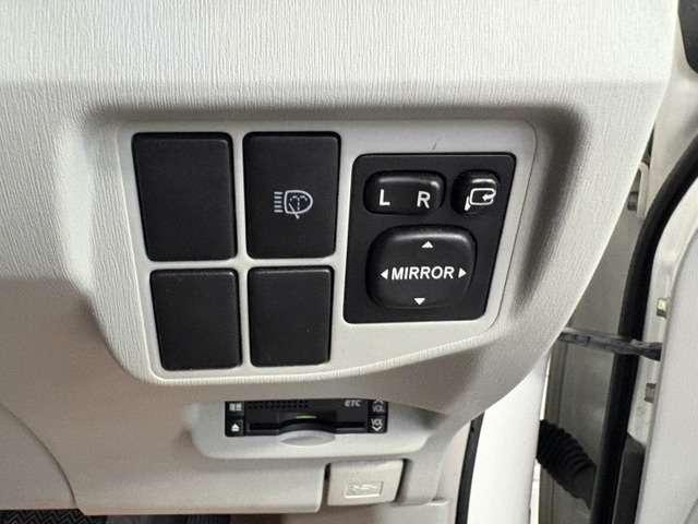 プリウス Ｓツーリングセレクション　禁煙　ナビＴＶ　Ｂカメラ　ＥＴＣ　スマキ―　エアロ（26枚目）